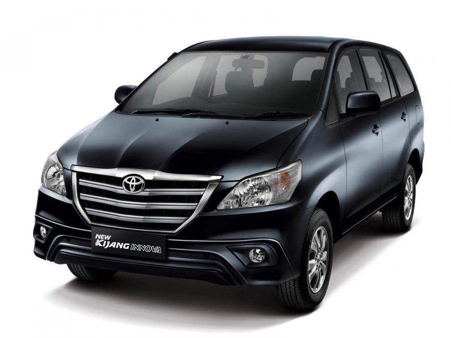  Toyota Kijang Innova 2013 года  (фото 1 из 4)